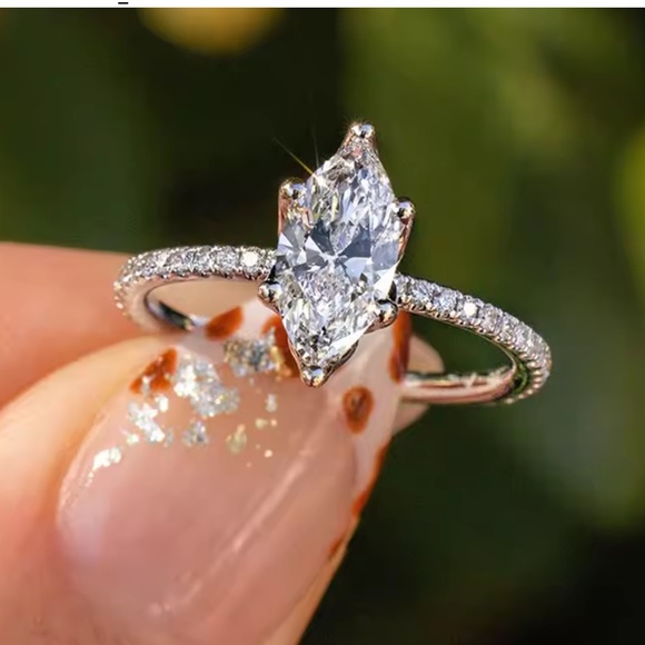 18k 2ct Marquis Ring - Picture 4 of 9